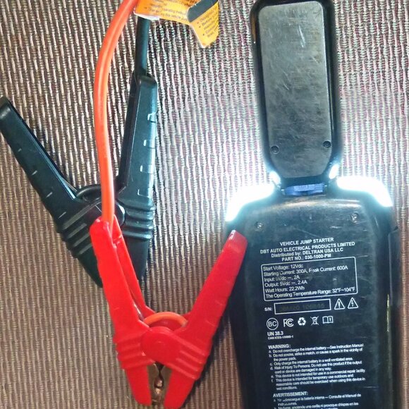 Vehicle jump starter - Picture 3 of 4